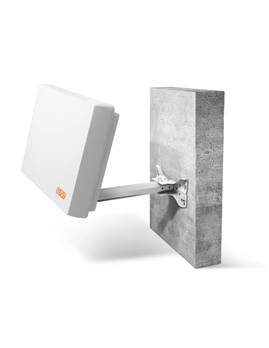 Antena plana Selfsat H22D2+ | Montaje en pared: diseño compacto y soporte metálico fijado a una superficie de hormigón