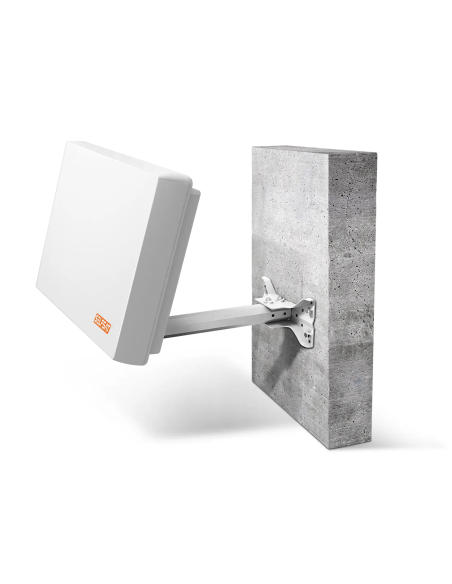Antena plana Selfsat H22D2+ | Montaje en pared: diseño compacto y soporte metálico fijado a una superficie de hormigón
