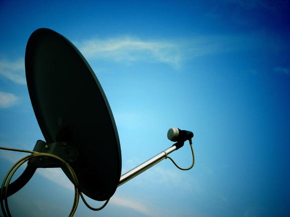 Zona 1 cielo Antena Parabólica Y Quad LNB MK4 para el cielo HD Freesat PVR 